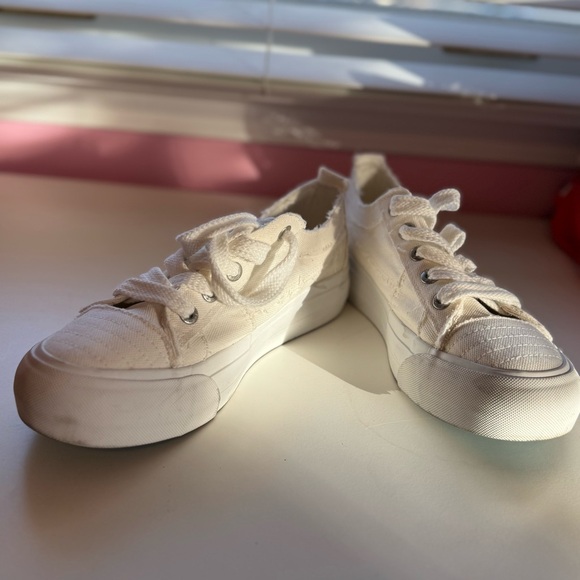 Blowfish Malibu White Floral Sneakers - Picture 3 of 9